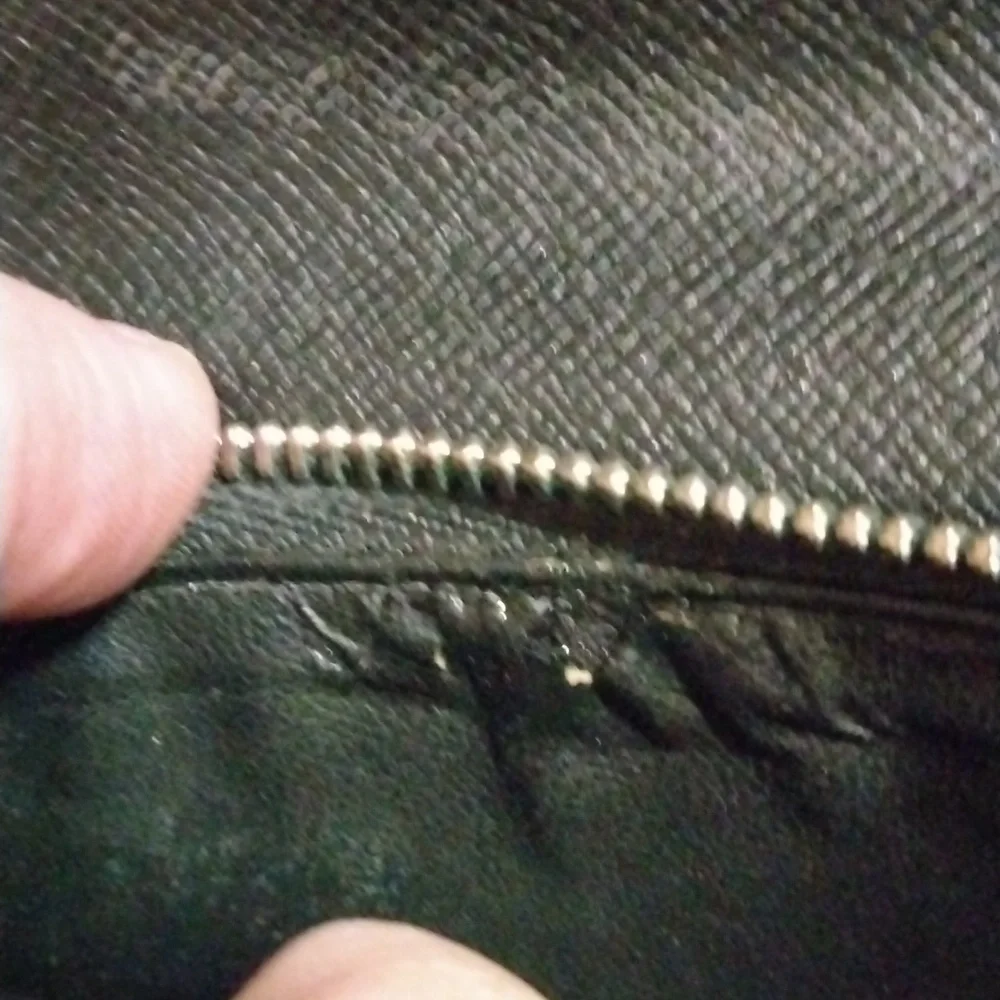 Louis Vuitton Taiga Leather Brazza Long Wallet Pre Loved, 2009 Black, Un…